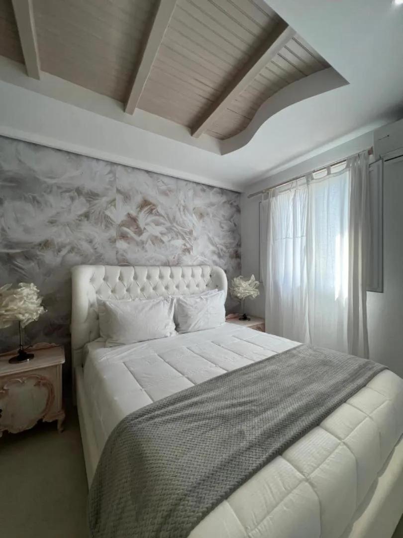 Almyra Apartment *