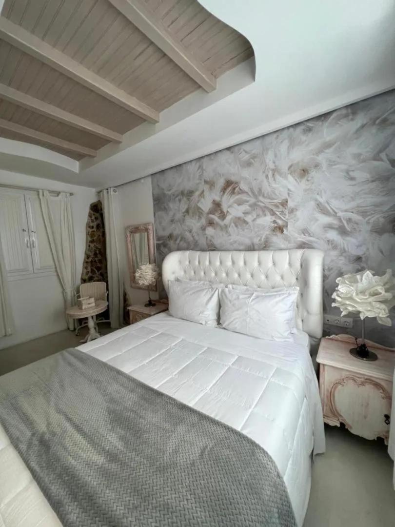 Almyra Apartment